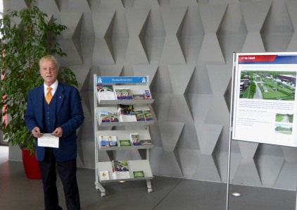 Verkehrskoordinator Gerhard Fuchs eröffnet die info-Ausstellung